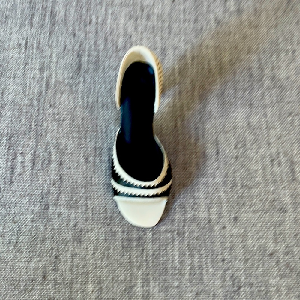 Just the right shoe - dress to impress